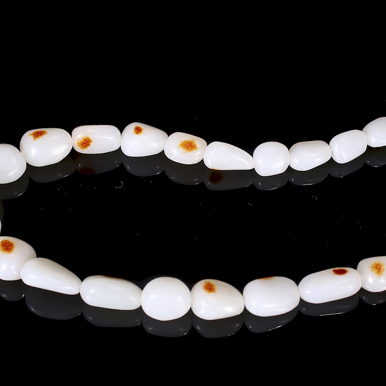 Conjunto de collar y pulsera de cuentas de jade blanco de Hetian, s.XX