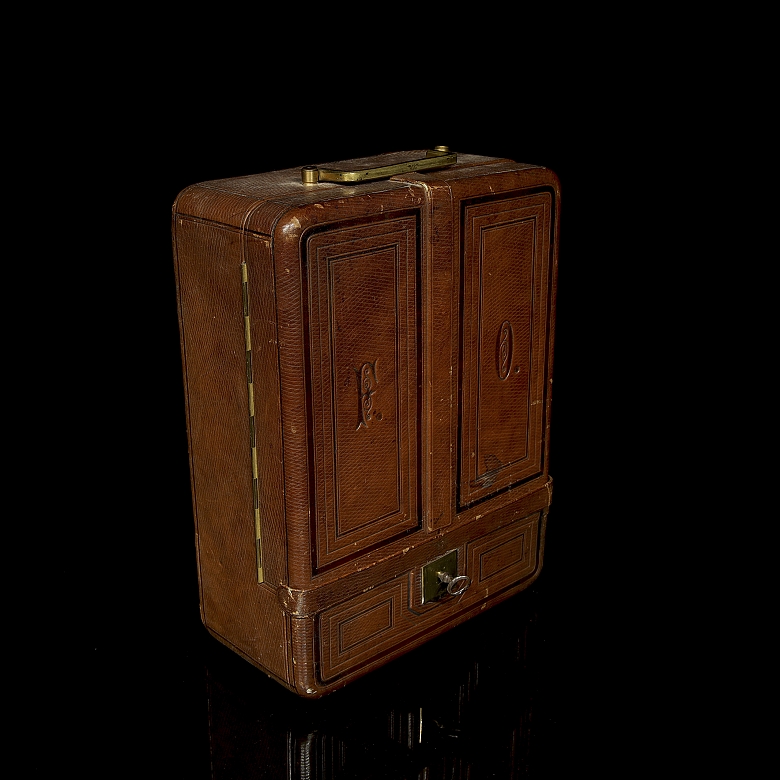Gentleman's travelling dressing table, 19th century
