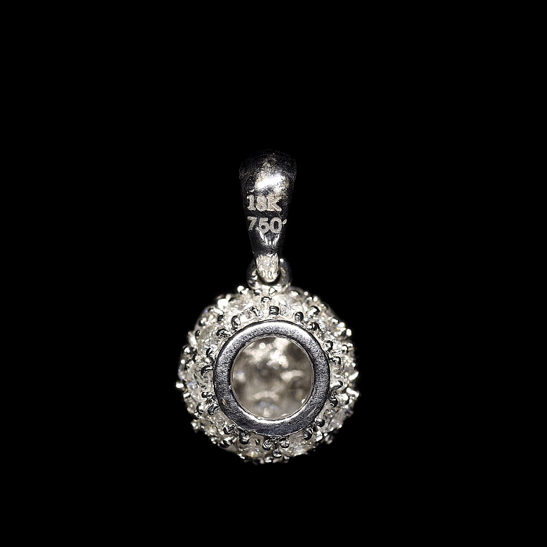 Colgante en oro blanco de 18 kt y diamantes