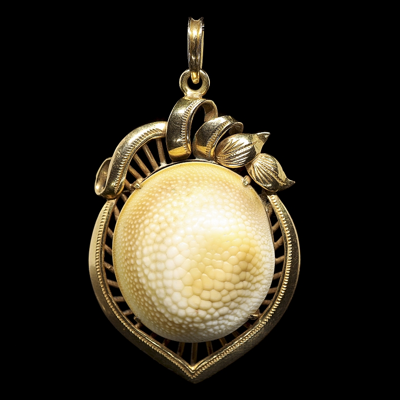 Colgante de oro amarillo de 18 kt con concha, estilo Eduardino
