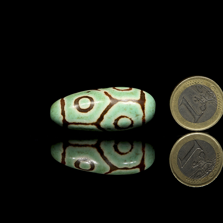 Cuenta Dzi de piedra tallada