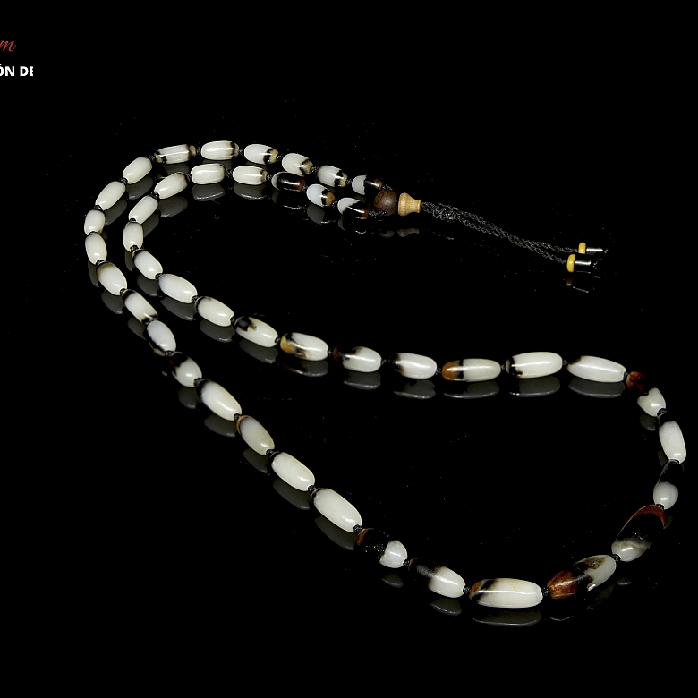 Collar de cuarenta y cuatro cuentas de jade, dinastía Qing