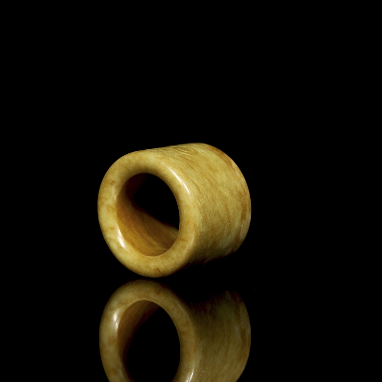 Anillo de arquero de jade tallado, cultura Liangzhu