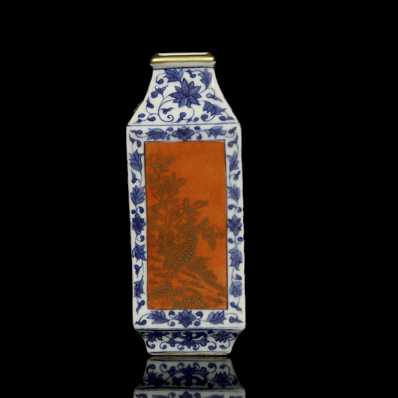 Quadrangular vase ‘Flowers and Birds’, with Qianlong seal