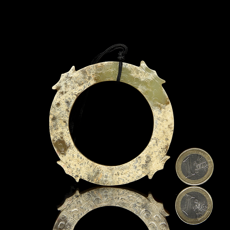 Colgante de jade amarillo, dinastía Zhou