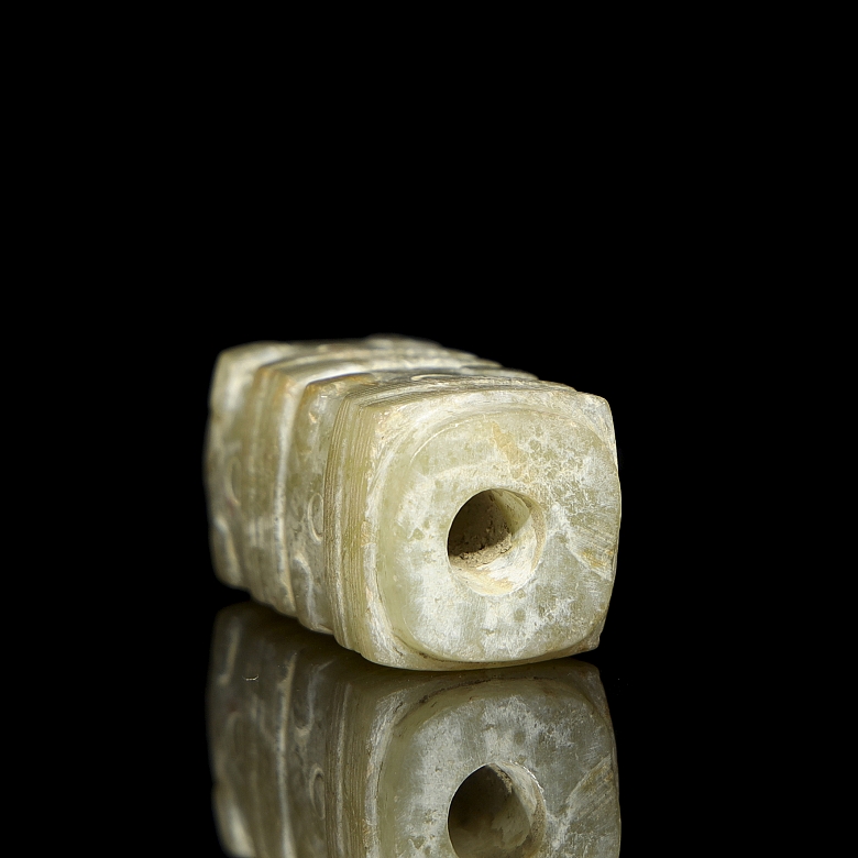 Carved jade pendant ‘Cong’, Hongshan style