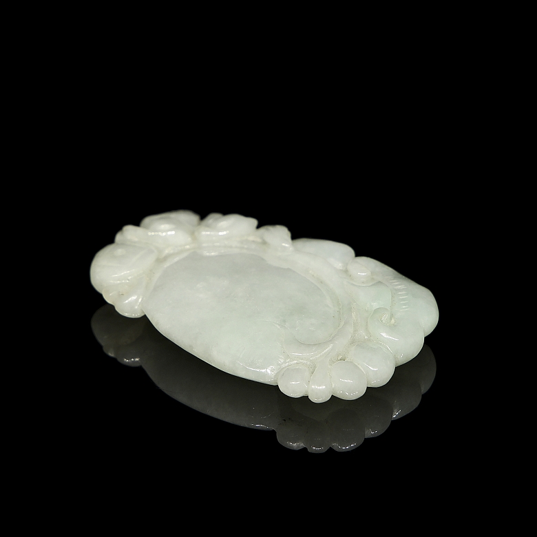 Carved jadeite figure “Beast with lingzhi,” Qing dynasty
