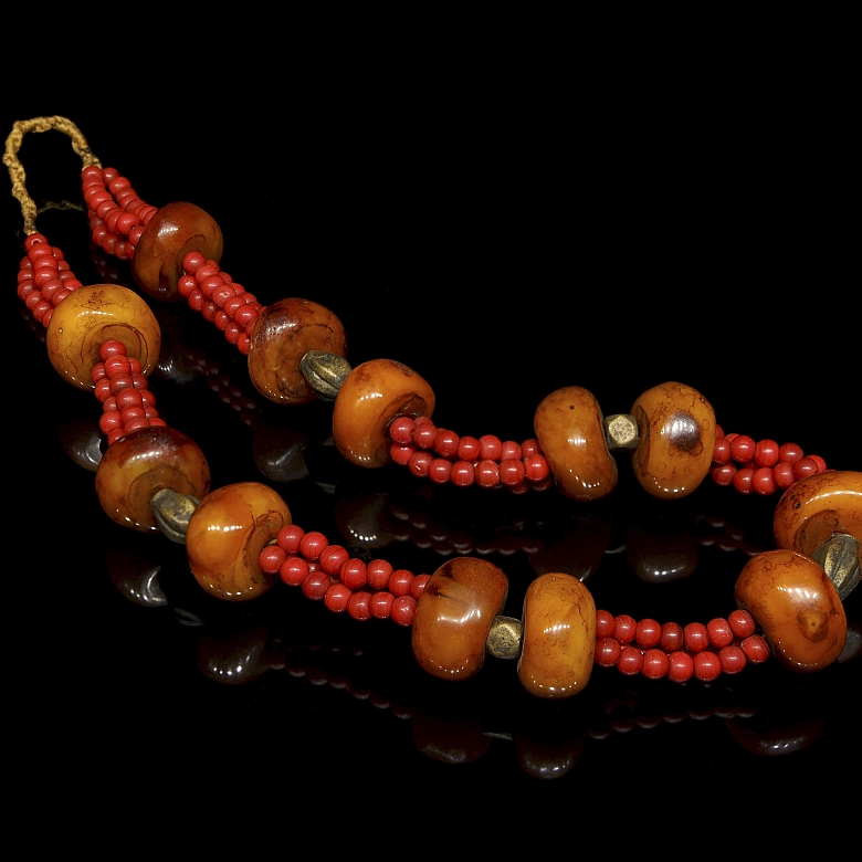 Necklace with amber beads, 20th century