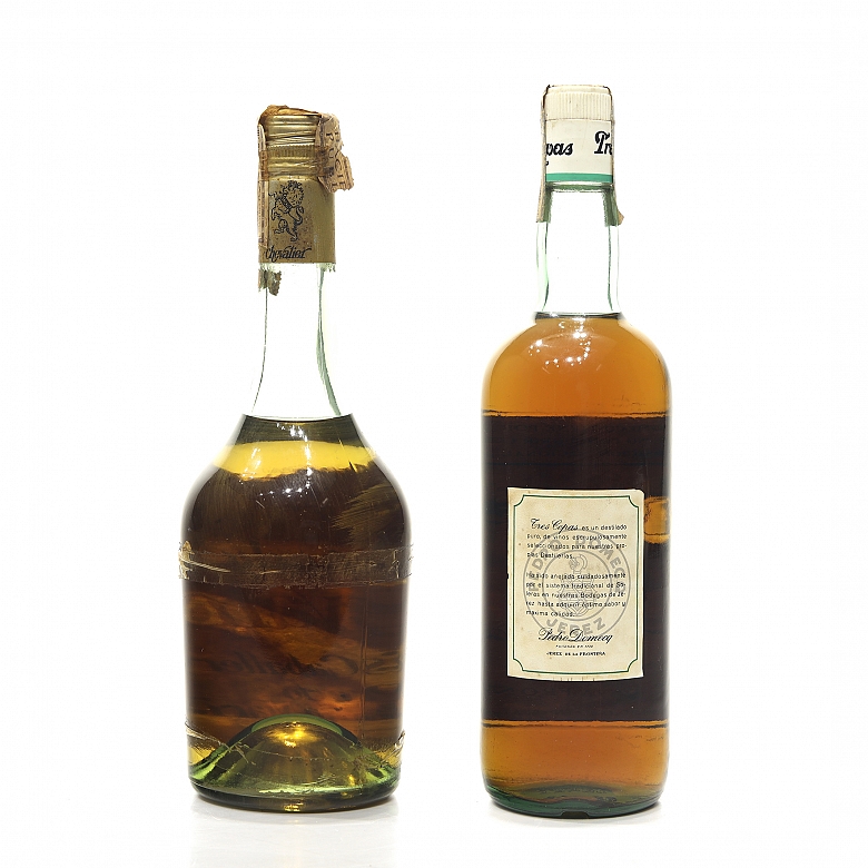 Dos botellas de brandy “Chevalier” y “Tres Cepas” - 2