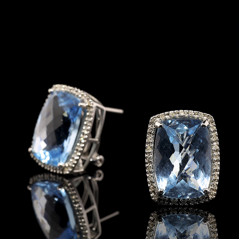 Pendientes en oro blanco de 18k, topacios y diamantes