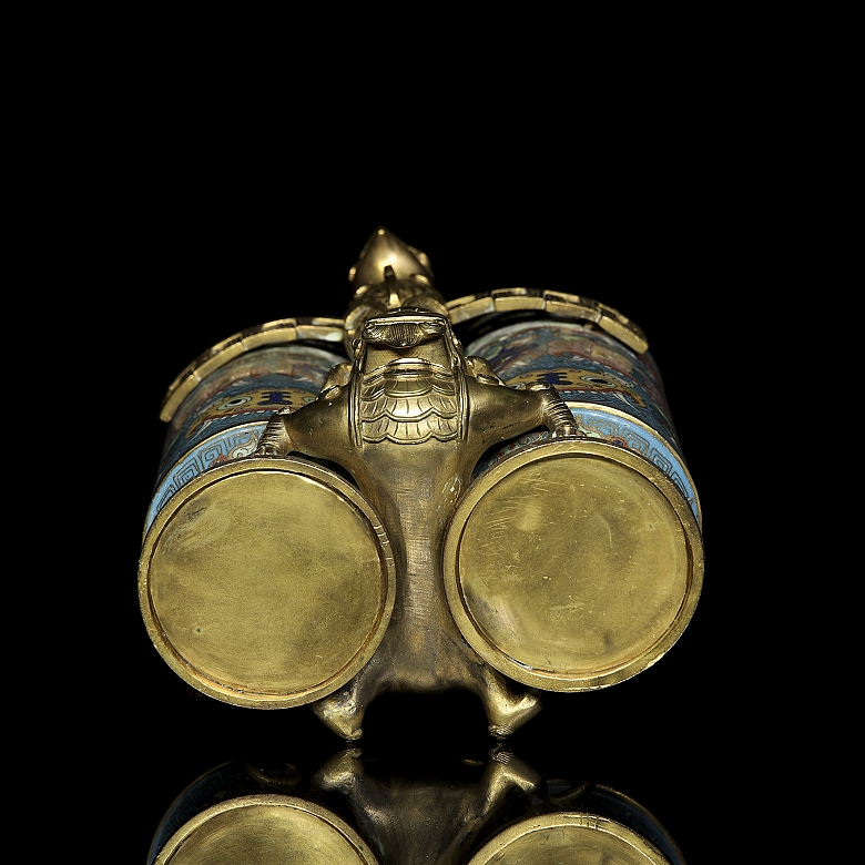 Doble jarrón de bronce dorado con esmalte cloisonné 