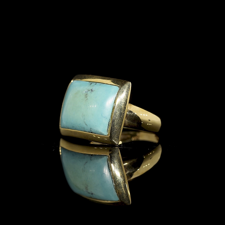 Anillo en oro amarillo de 18k y turquesa