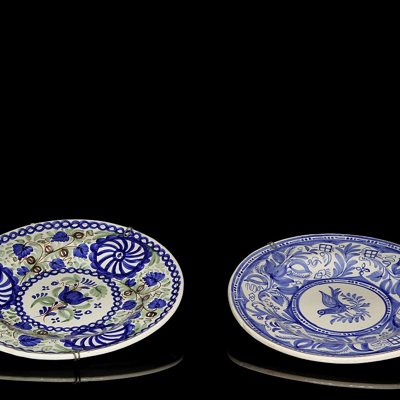一对瓦伦西亚釉面陶瓷盘，20世纪