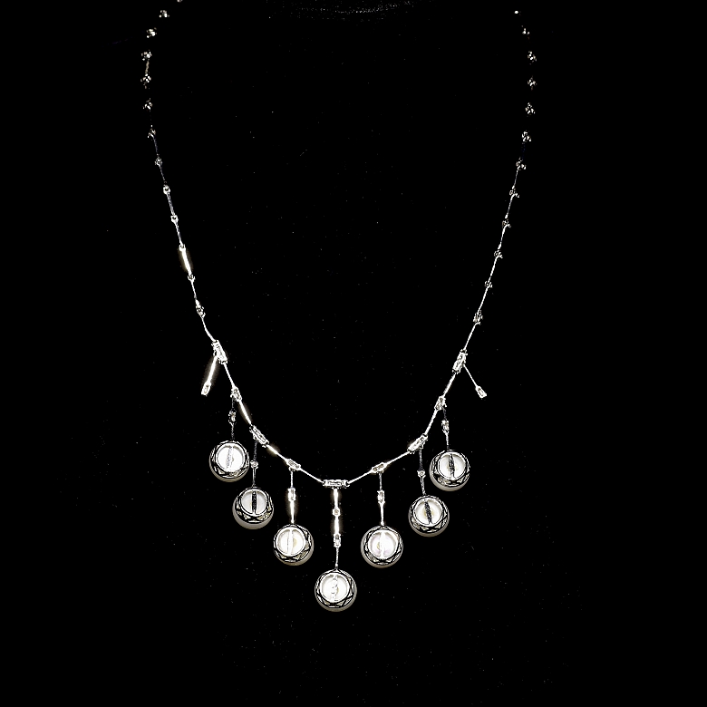 Collar de oro blanco de 18k con perlas y diamantes