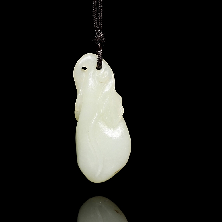 Colgante de jade blanco “Berenjena”, s.XX