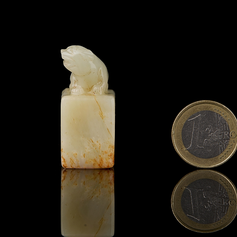 Hetian jade seal ‘Reclining Lion’, Qing dynasty
