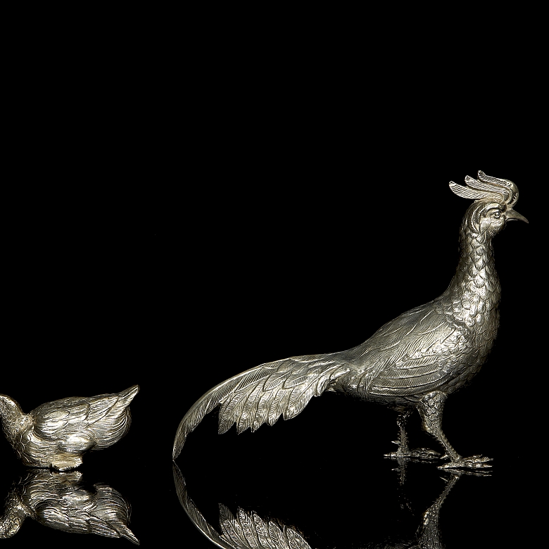 Dos figuras de plata 