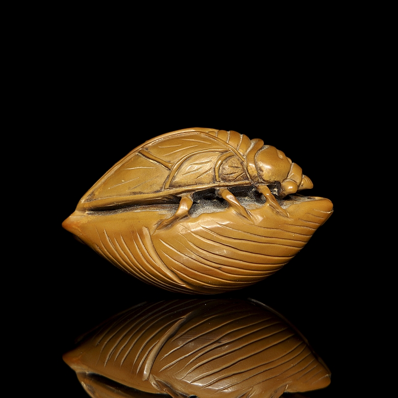 Wood carving ‘Cicada on a leaf’, 20th century - 1