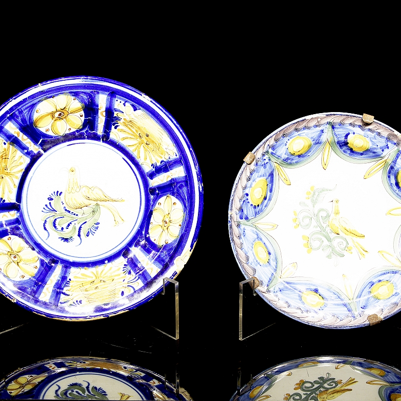 Two Manises ceramic plates, 20th century - 8
