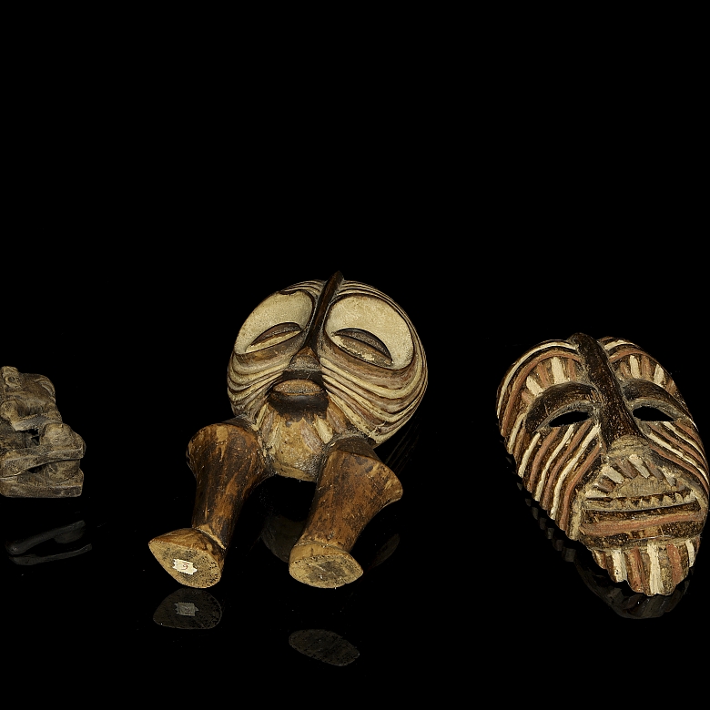 Tres tallas de madera tradicionales del arte tribal africano, s.XX