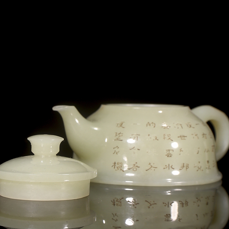 Tetera de jade hetiano de la dinastía Qing con poesía