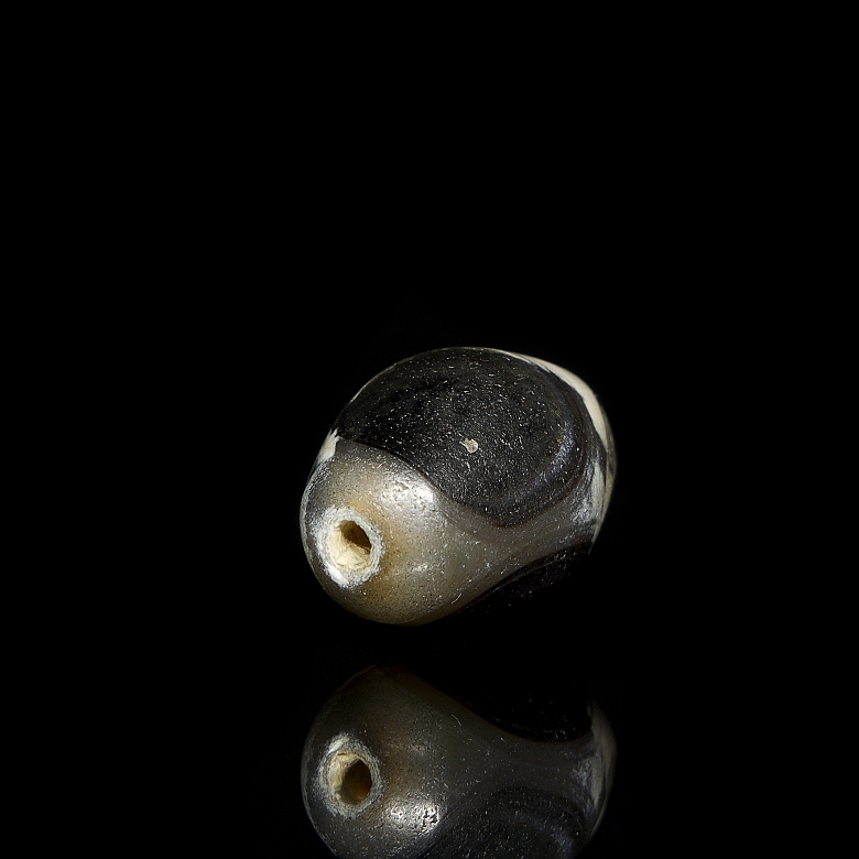 Ancient rounded carved agate bead - 3