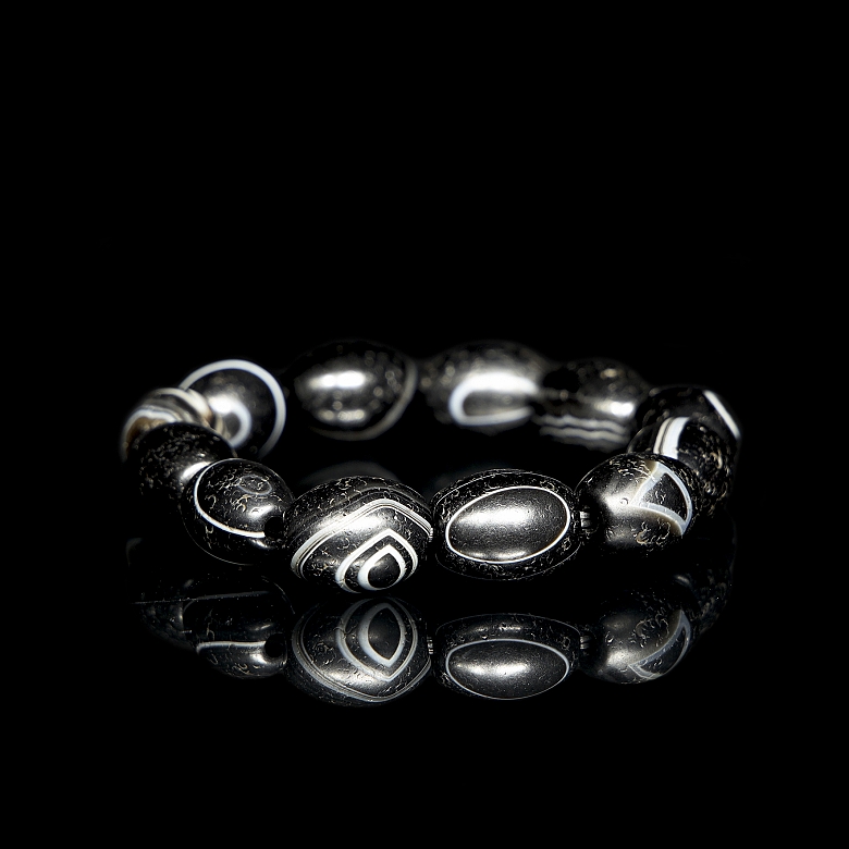Pulsera de doce cuentas de ágata tallada, dinastía Liao