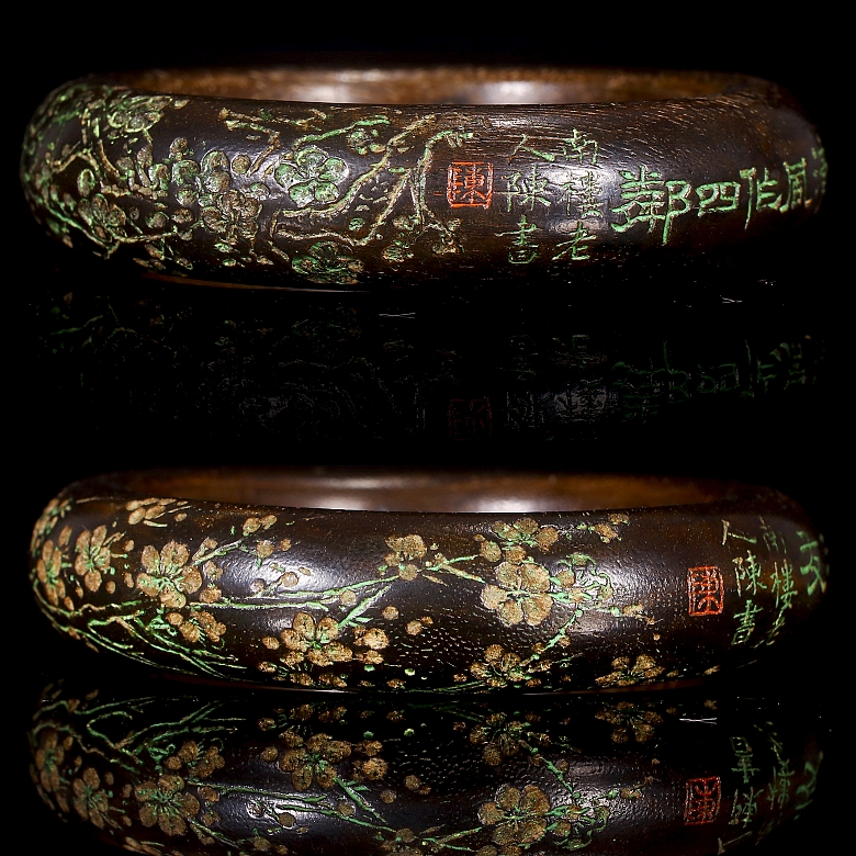 Pareja de brazaletes de madera de agar 