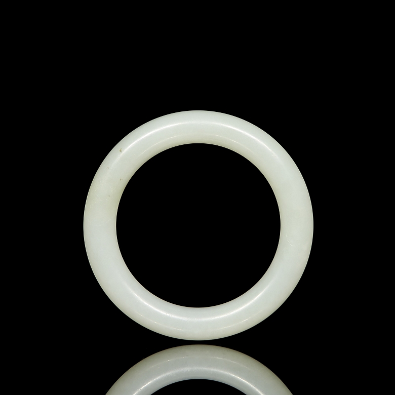 Esclava de jade blanco tallado, dinastía Qing