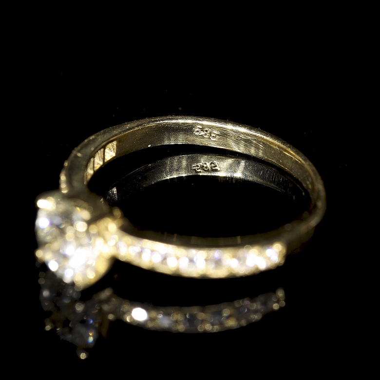 Anillo solitario de oro amarillo con diamantes, 0,91ct certificado GCI