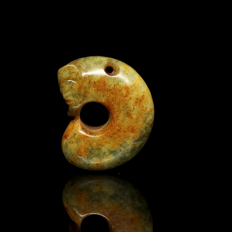 Colgante de jade tallado 