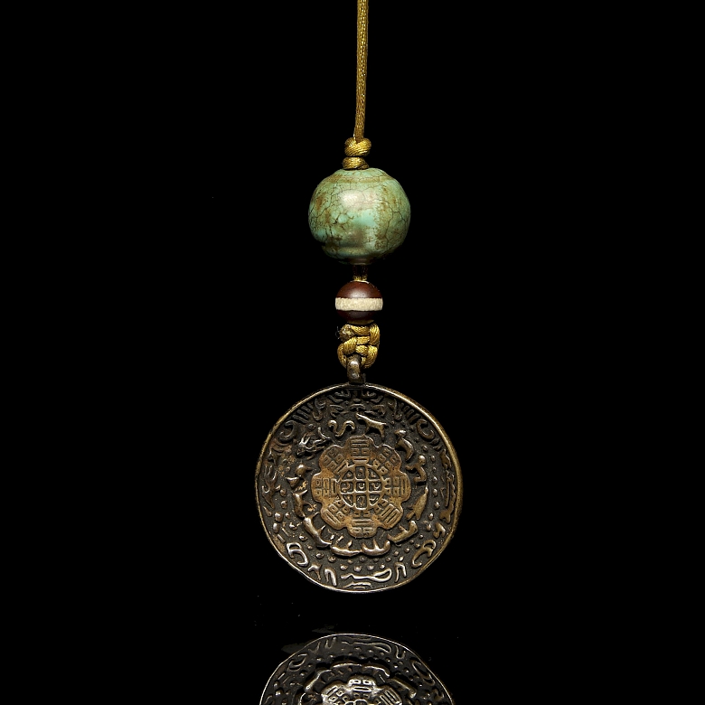 Antiguo colgante astrológico de bronce y turquesa, Tíbet