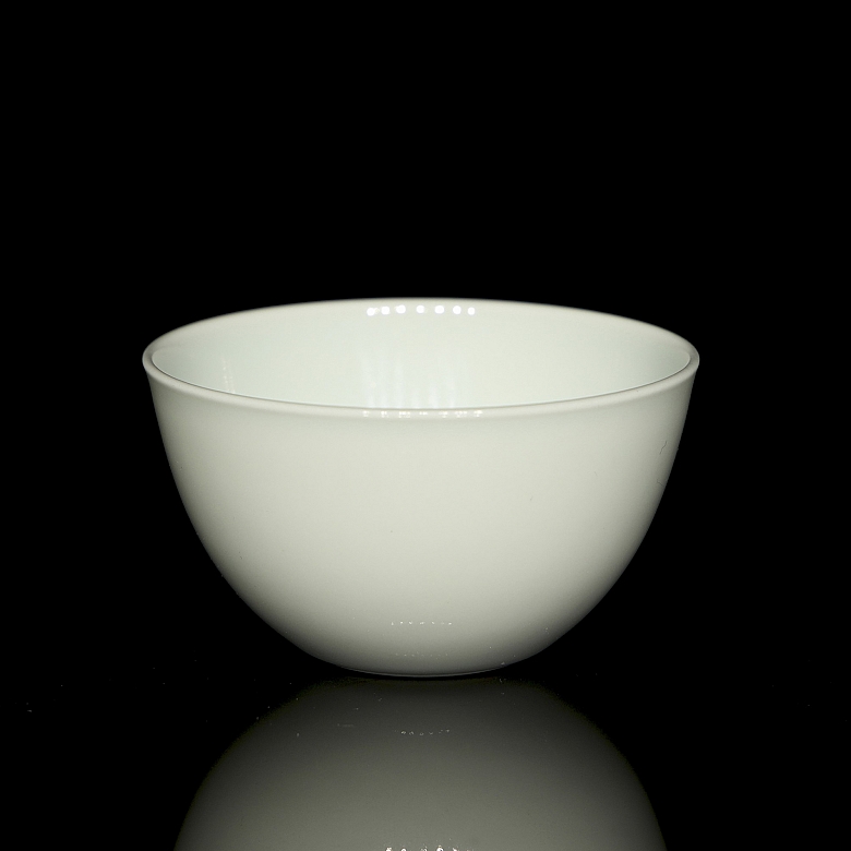 White porcelain bowl, with Kangxi mark