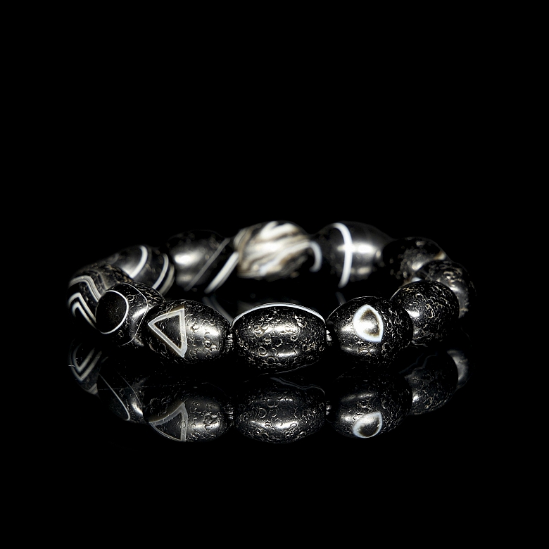 Pulsera de doce cuentas de ágata tallada, dinastía Liao