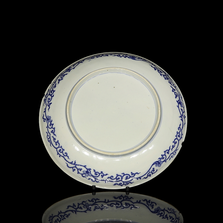 Plato de porcelana esmaltada