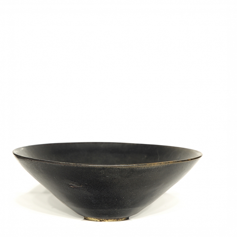 Cuenco de gres con vidriado negro