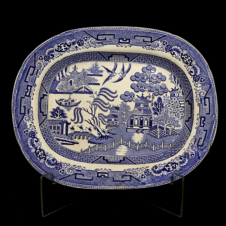 柳树纹托盘，F. Primavesi & Sons，威尔士卡迪夫。19世纪。