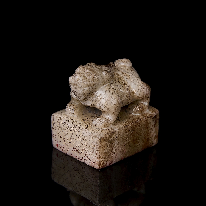 Carved jade seal ‘Mythical Beast’, Ming dynasty