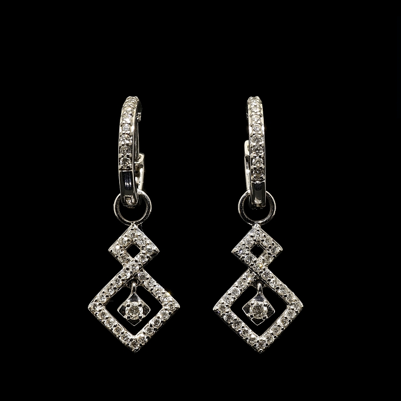 Pendientes colgantes en oro blanco de 18k y diamantes
