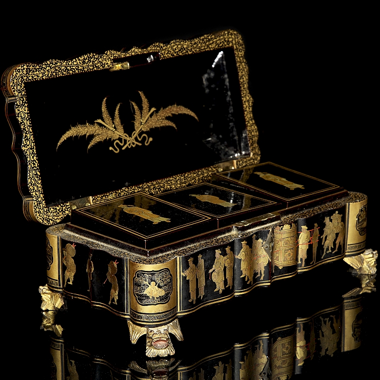 Chinese lacquered wooden game box, late 19th century