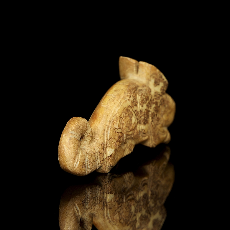 Carved jade figure ‘Mythical beast’, Zhou dynasty