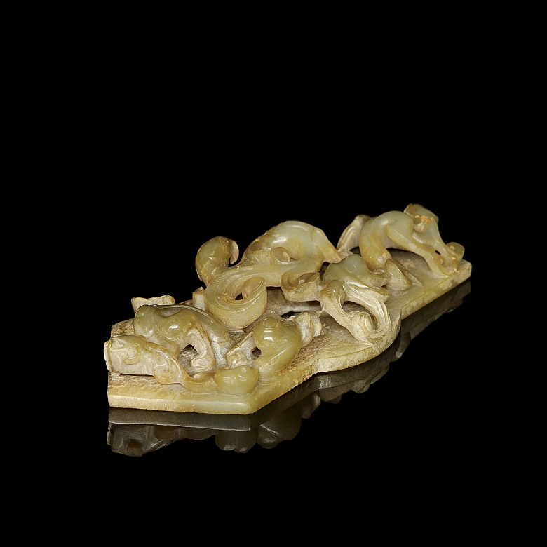 Carved jade plaque “Dragon and phoenix,” Han dynasty