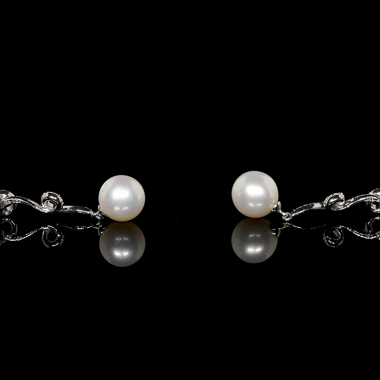 Pendientes en oro blanco 18K con perlas blancas y diamantes