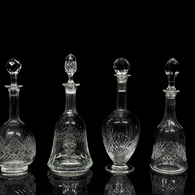 Cuatro licoreras en cristal tallado, s.XX