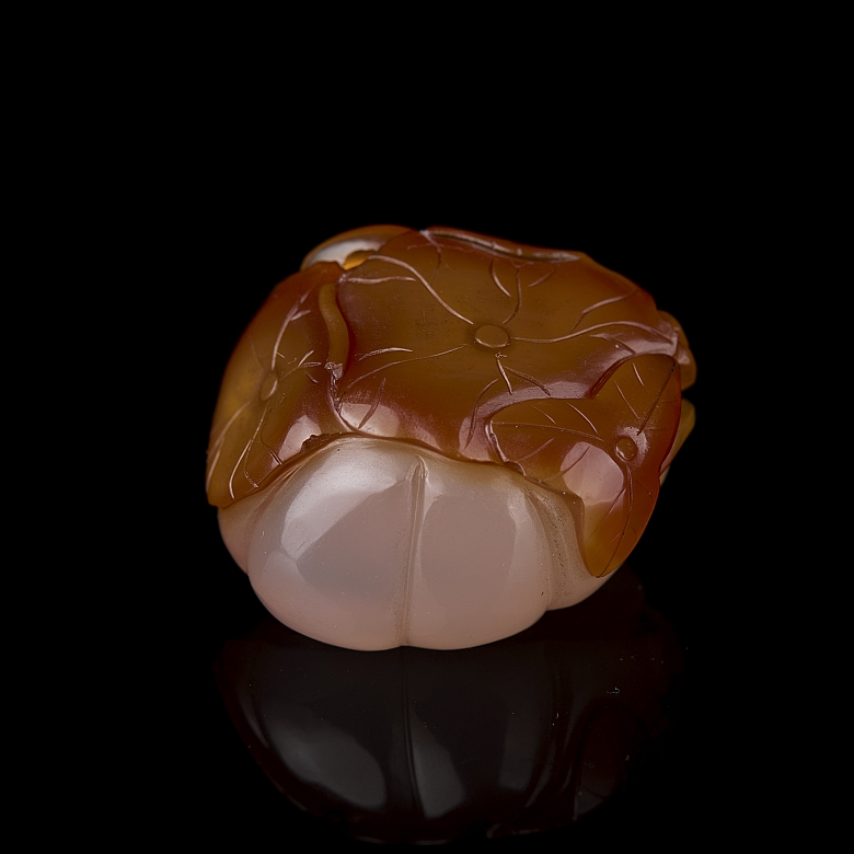 Agate carving ‘Frog on a Lotus’, Qing dynasty
