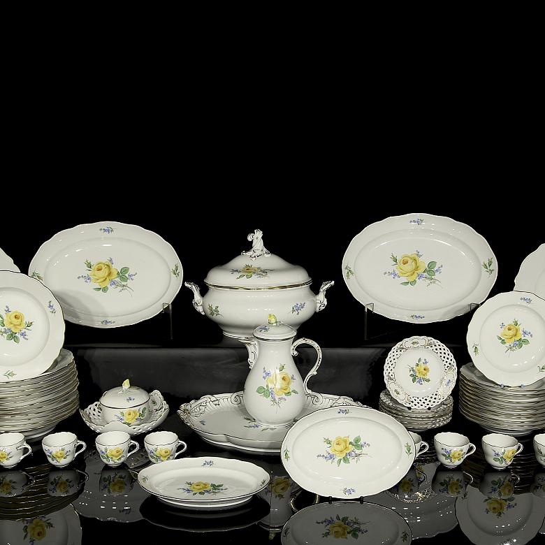 Meissen tableware ‘Yellow Rose and Forget-me-not’