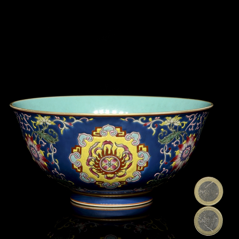 Cuenco de porcelana esmaltada “Lotos”, con marca Yongzheng - 9