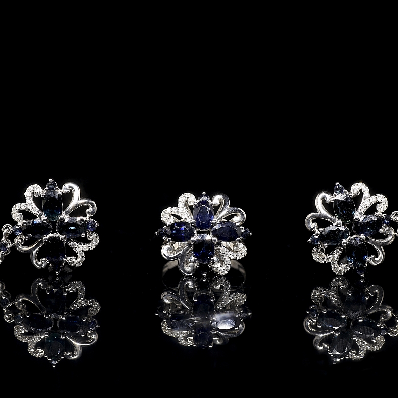 Conjunto en oro blanco de 18K con zafiros y diamantes