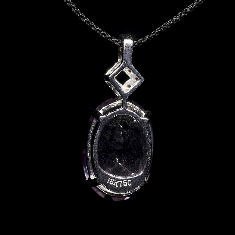 Colgante de oro 18k con amatista y diamantes