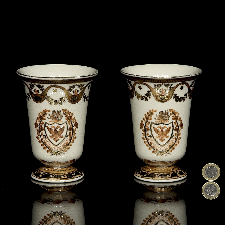 Pareja de jarrones de porcelana 